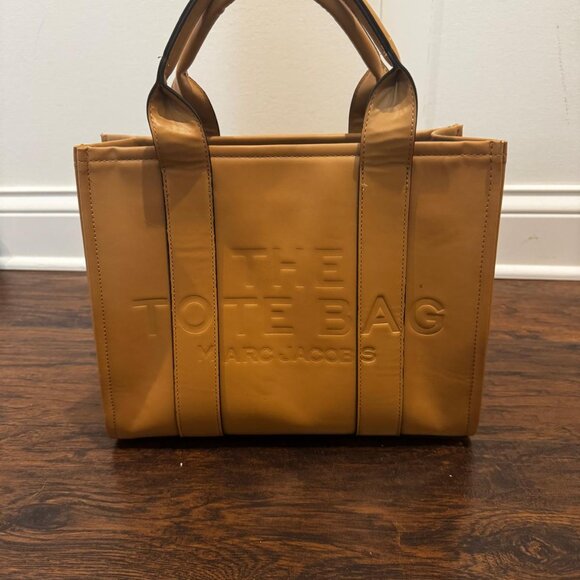 The Tote Bag Leather Medium Traveler Tote Bag - Picture 2 of 9